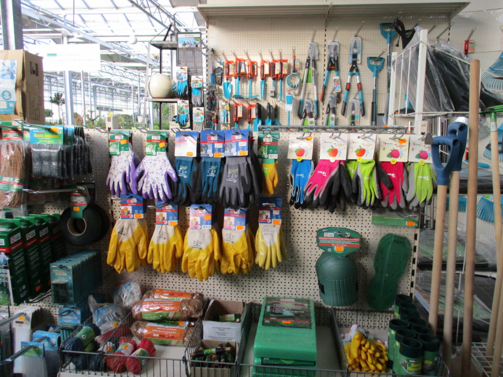 Handschuhe und weiteren Gartenbedarf